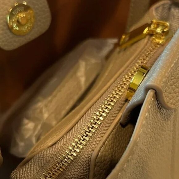 NWOT Tan Vegan Leather Bucket Bag - Picture 5 of 13